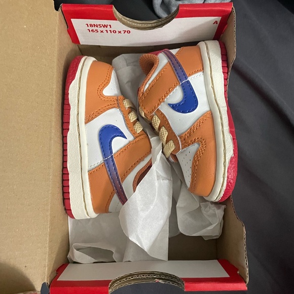 Nike low top baby dunks - Picture 2 of 3